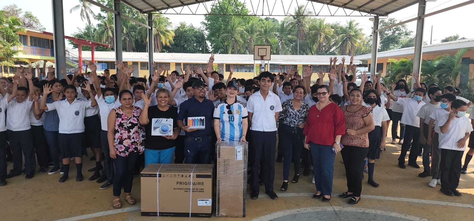 Congresistas muestran las obras hechas en sus comunidades con la subvención otorgada por el CN